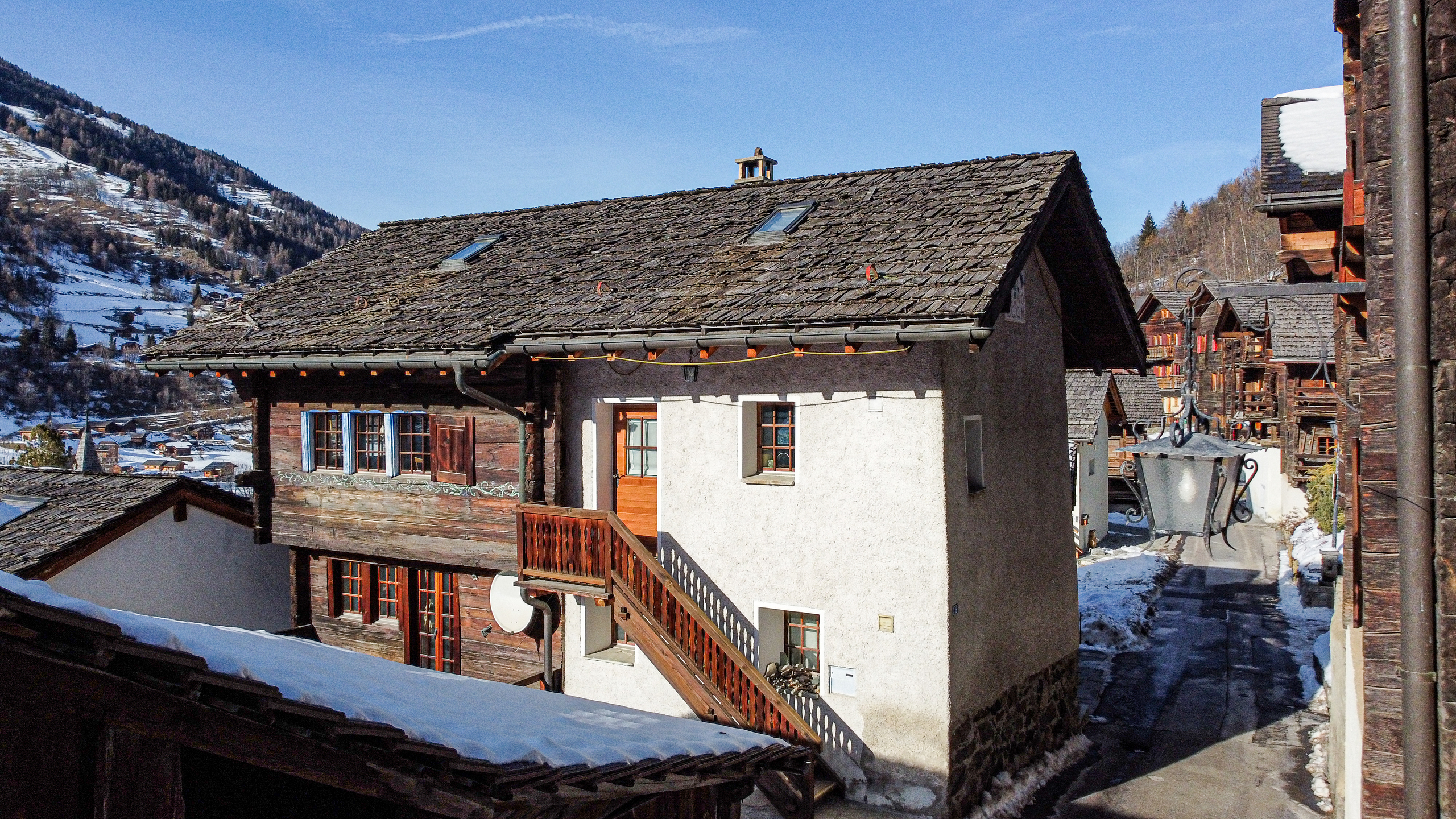 Alpines Chalet im Schnee