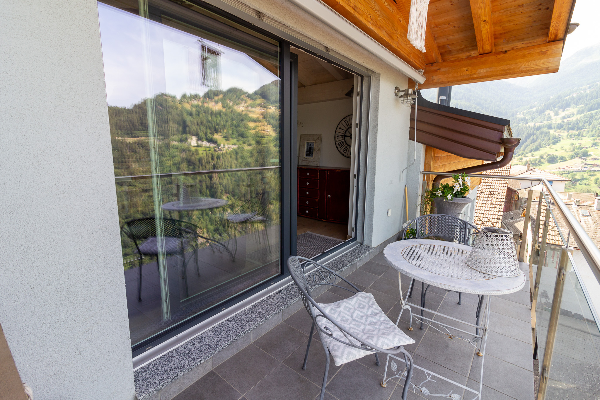 Balkon mit Bergblick