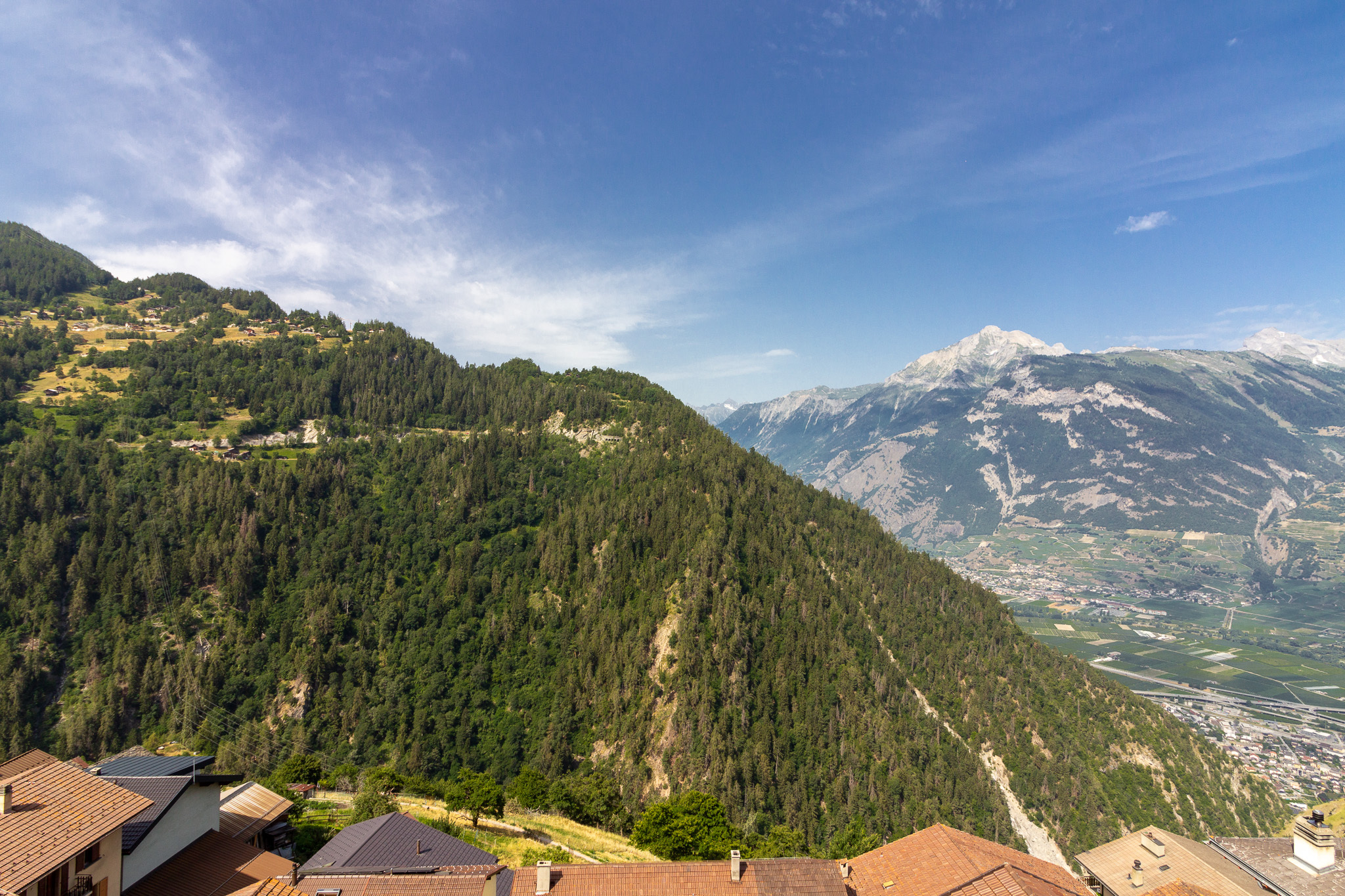 Bergpanorama mit Talblick