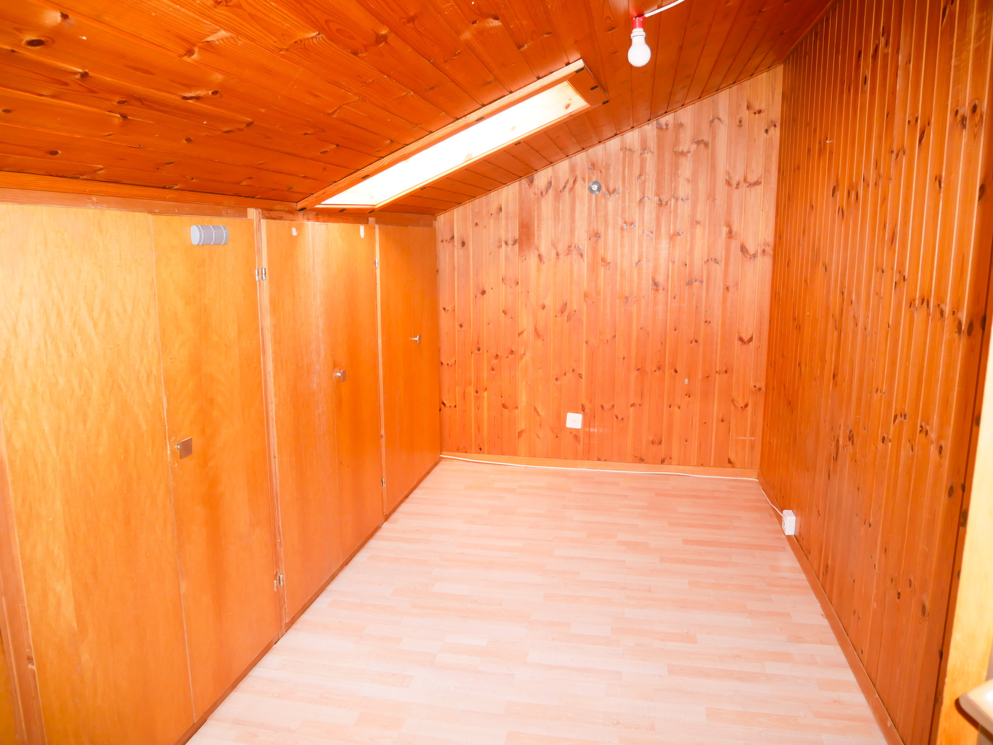 Holzverkleideter Dachraum
