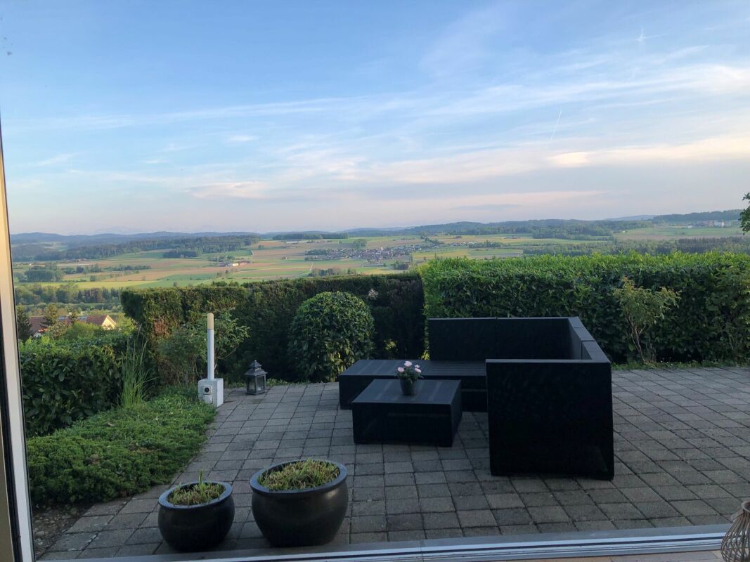 Terrasse mit Panoramablick ins Grüne