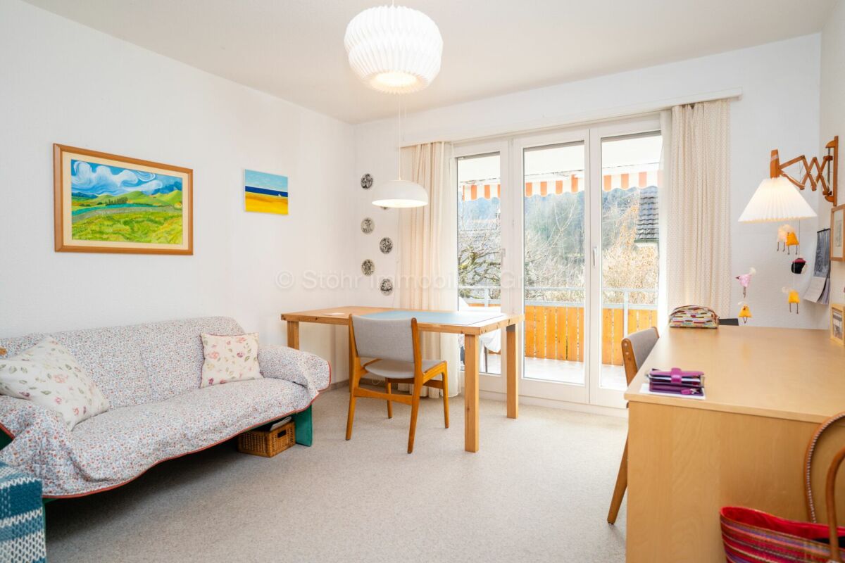 Helles Wohn- und Arbeitszimmer