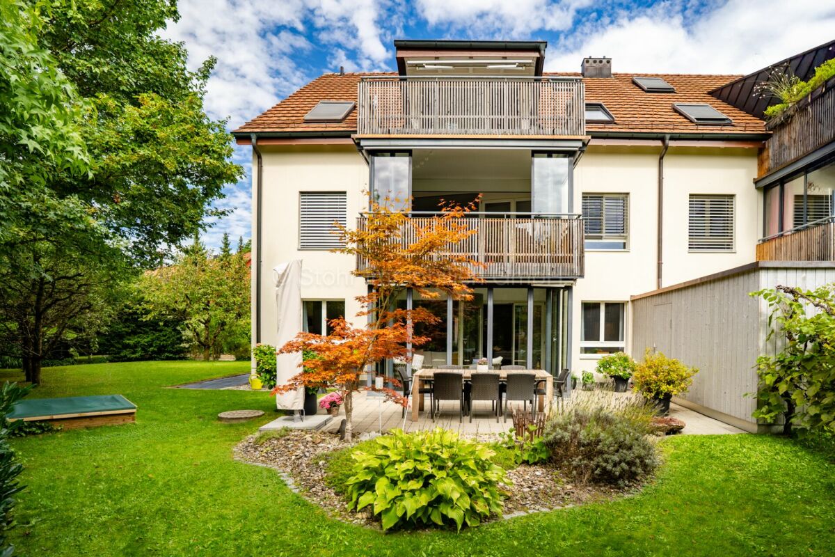 Haus mit Garten und Terrassenbereich