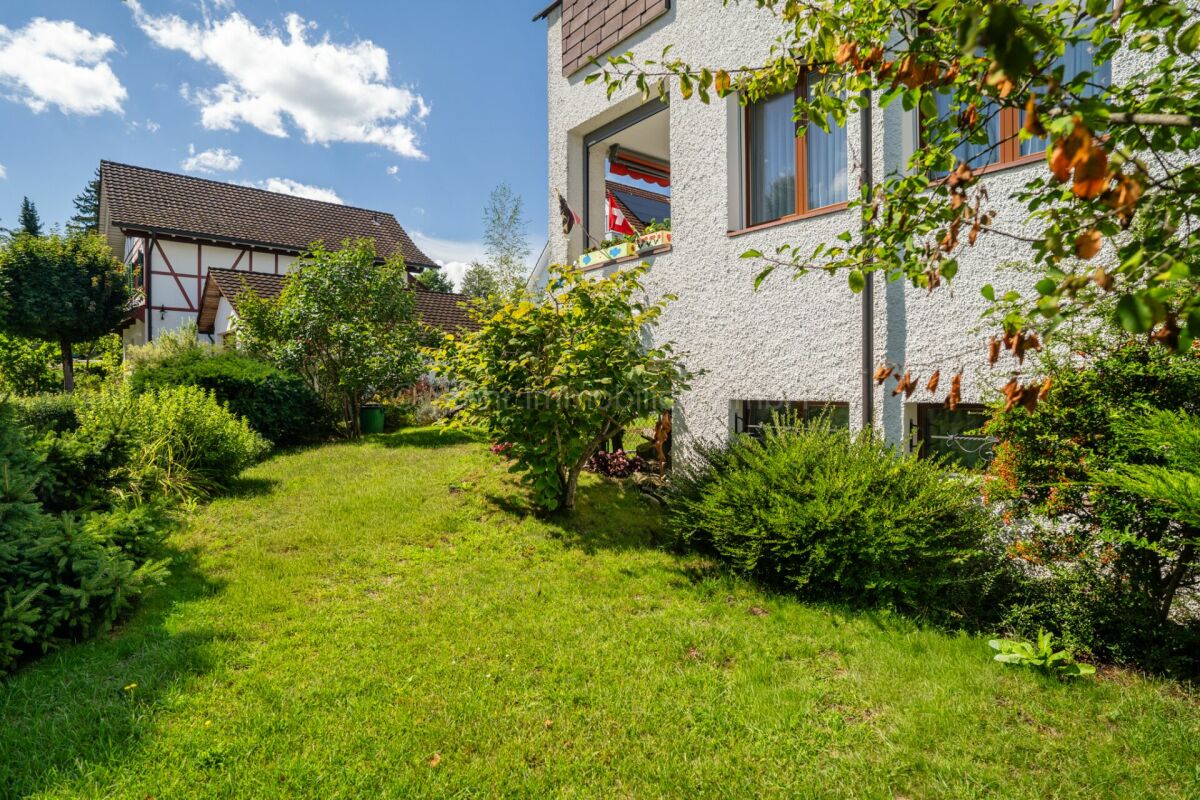 Gartenansicht eines Wohnhauses
