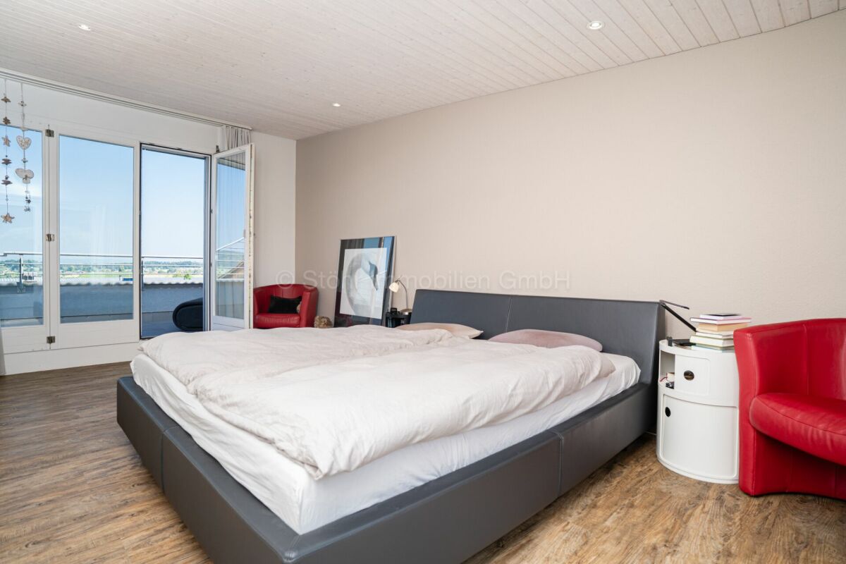 Schlafzimmer mit Balkonzugang
