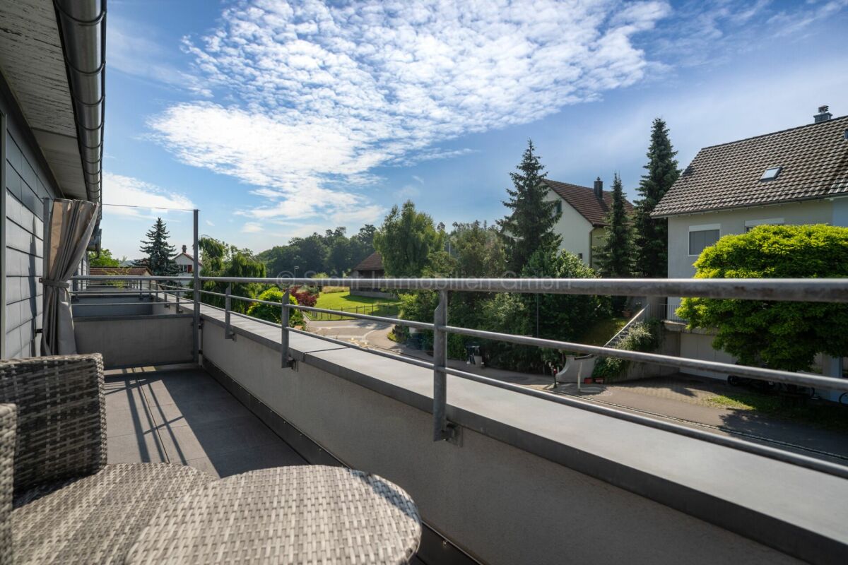 Balkon mit Wohnumgebung