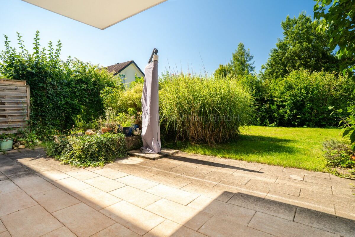 Garten mit Terrasse und Sichtschutz