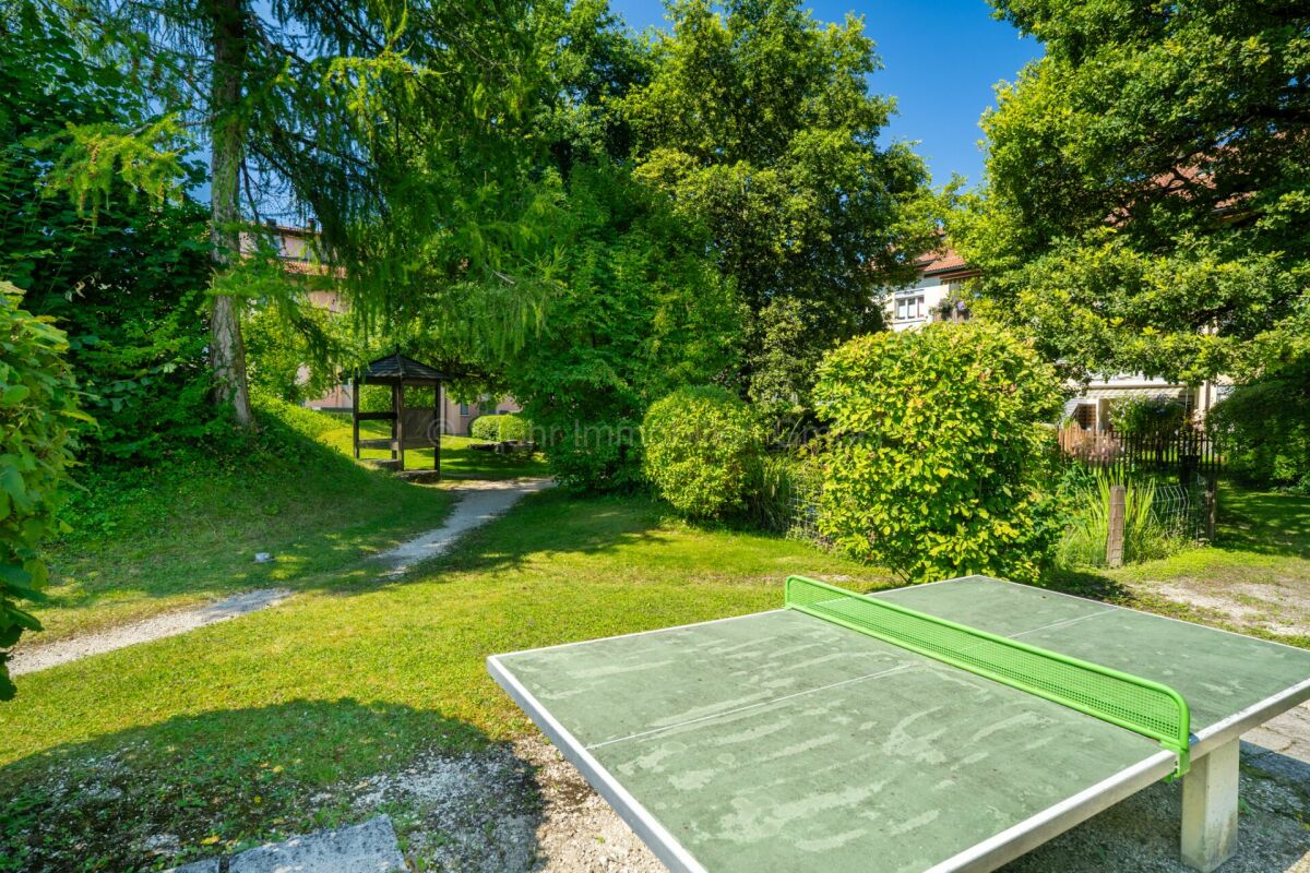 Garten mit Tischtennisplatte