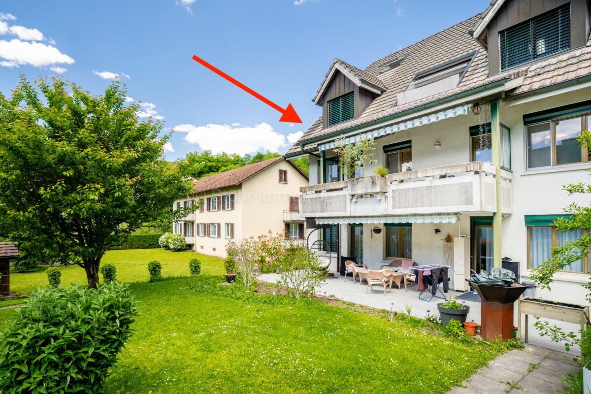 Mehrfamilienhaus mit Garten und Balkon