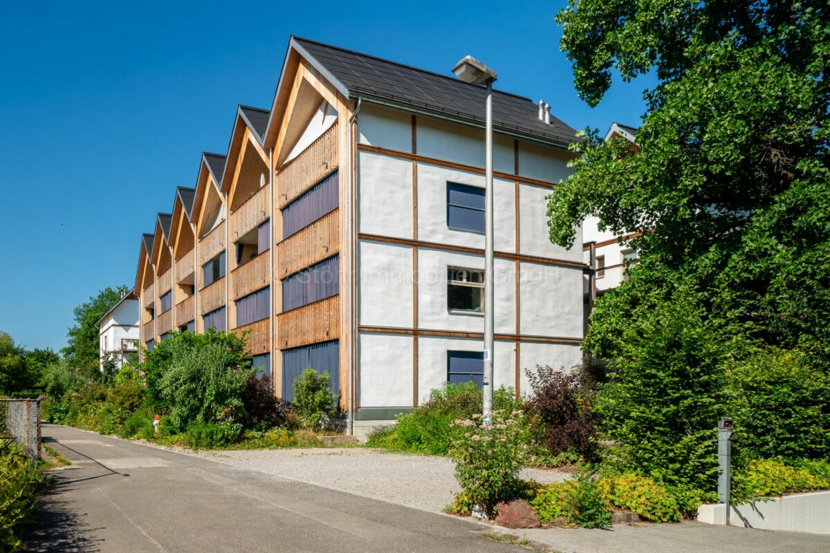 Mehrfamilienhaus mit Holzfassade