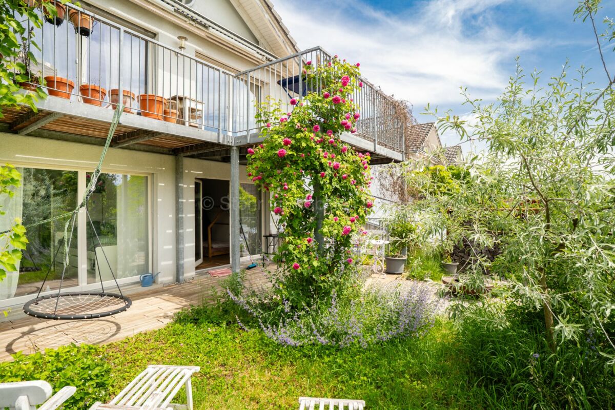 Garten mit Balkon und Terrasse