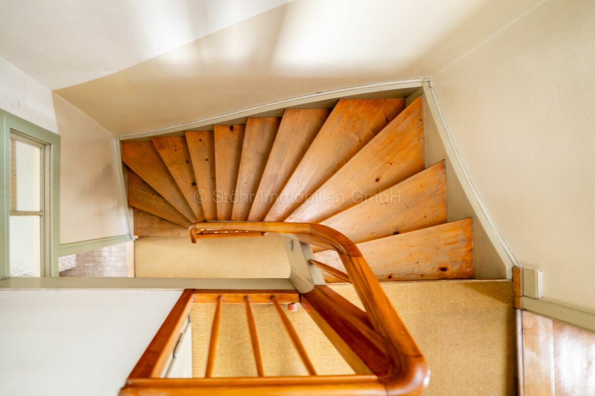 Treppenhaus mit Wendeltreppe