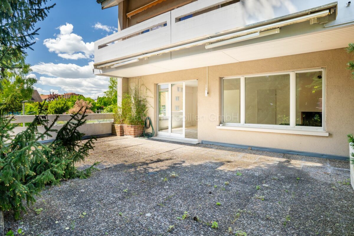 Terrasse vor einem Wohnhaus
