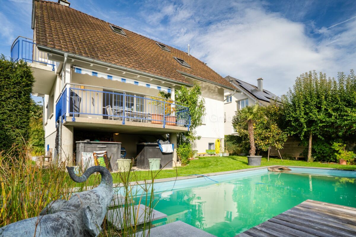 Haus mit Garten und Pool