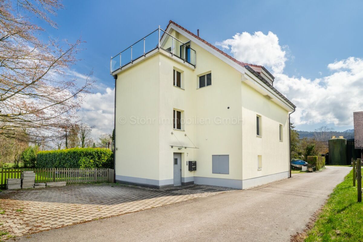 Mehrfamilienhaus mit Satteldach und Dachterrasse