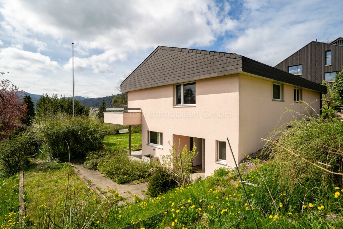 Freistehendes Haus mit Garten