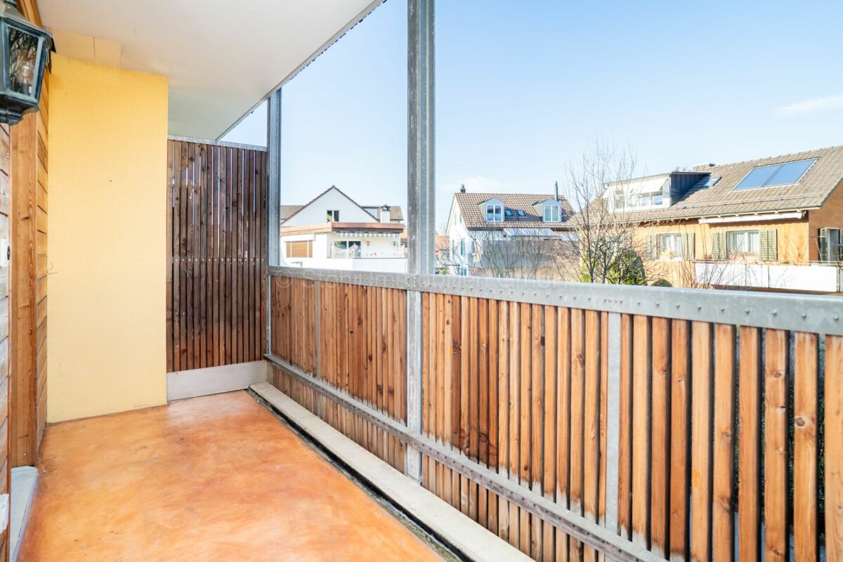 Balkon mit Holzverkleidung