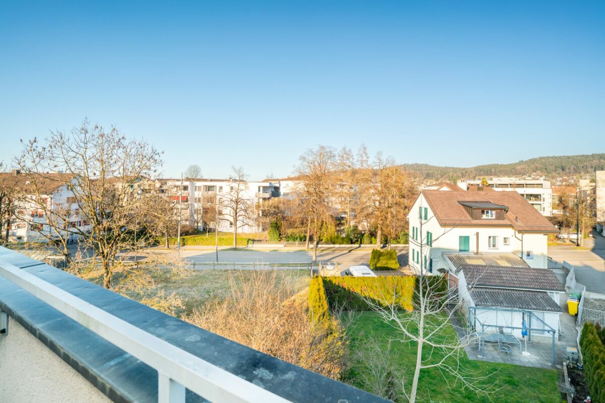 Blick vom Balkon auf Wohnumgebung