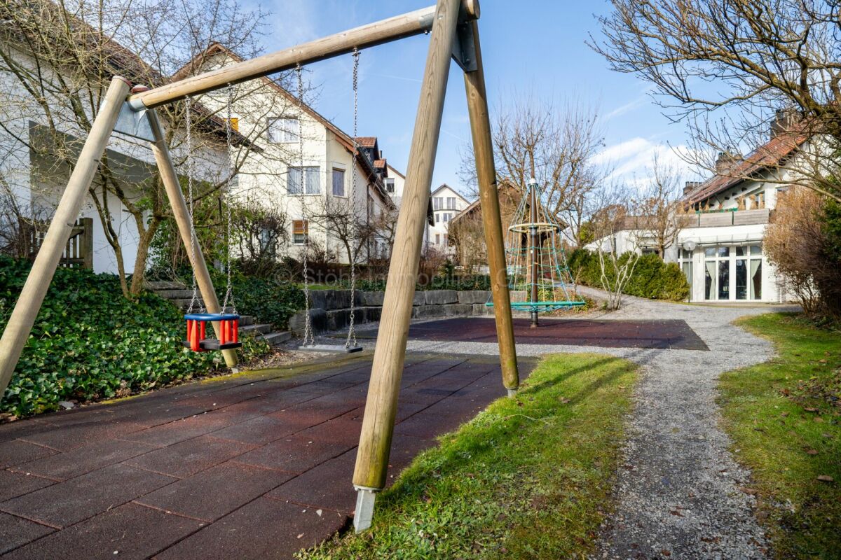 Garten mit Spielplatz