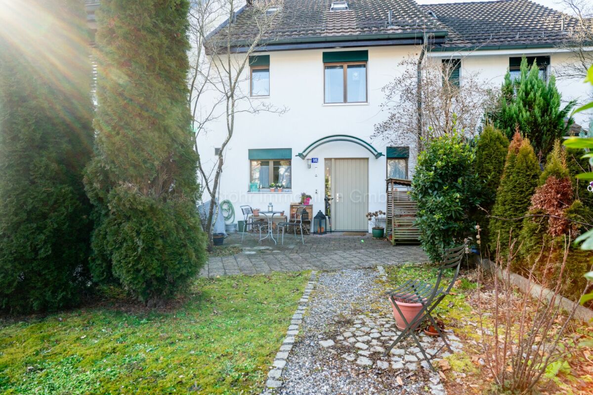 Einfamilienhaus mit Vorgarten