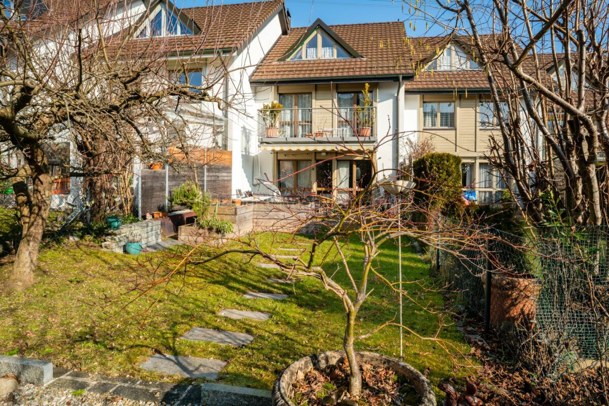 Gartenansicht eines Einfamilienhauses