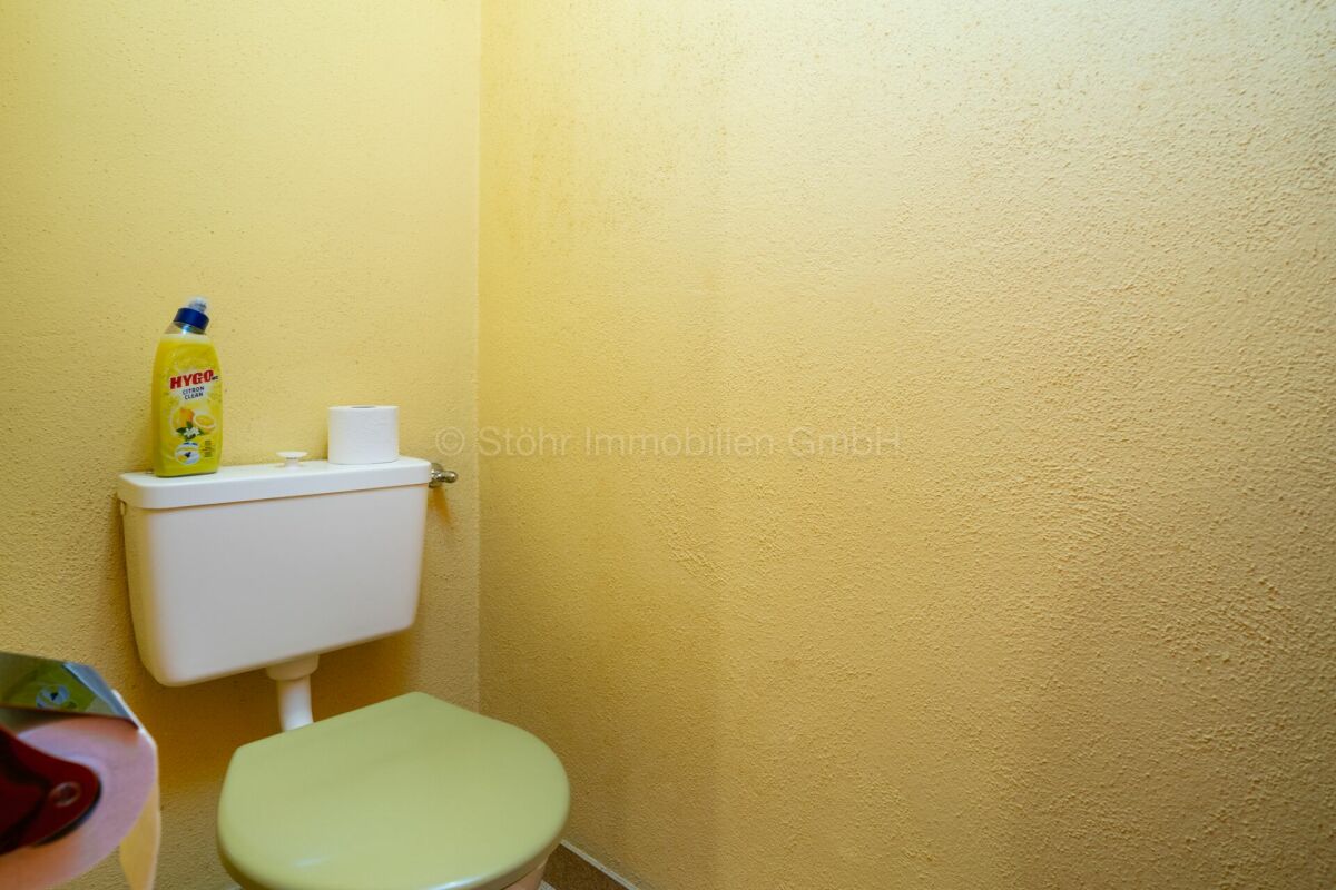 Gäste-WC mit Spülkasten