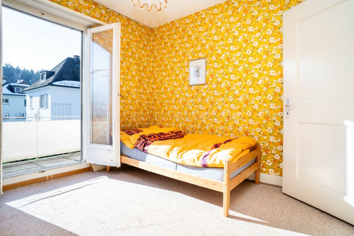 Kleines Schlafzimmer mit Balkonzugang