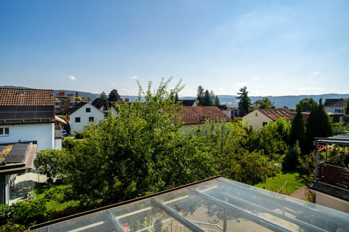Blick über Wohnhäuser und Gärten