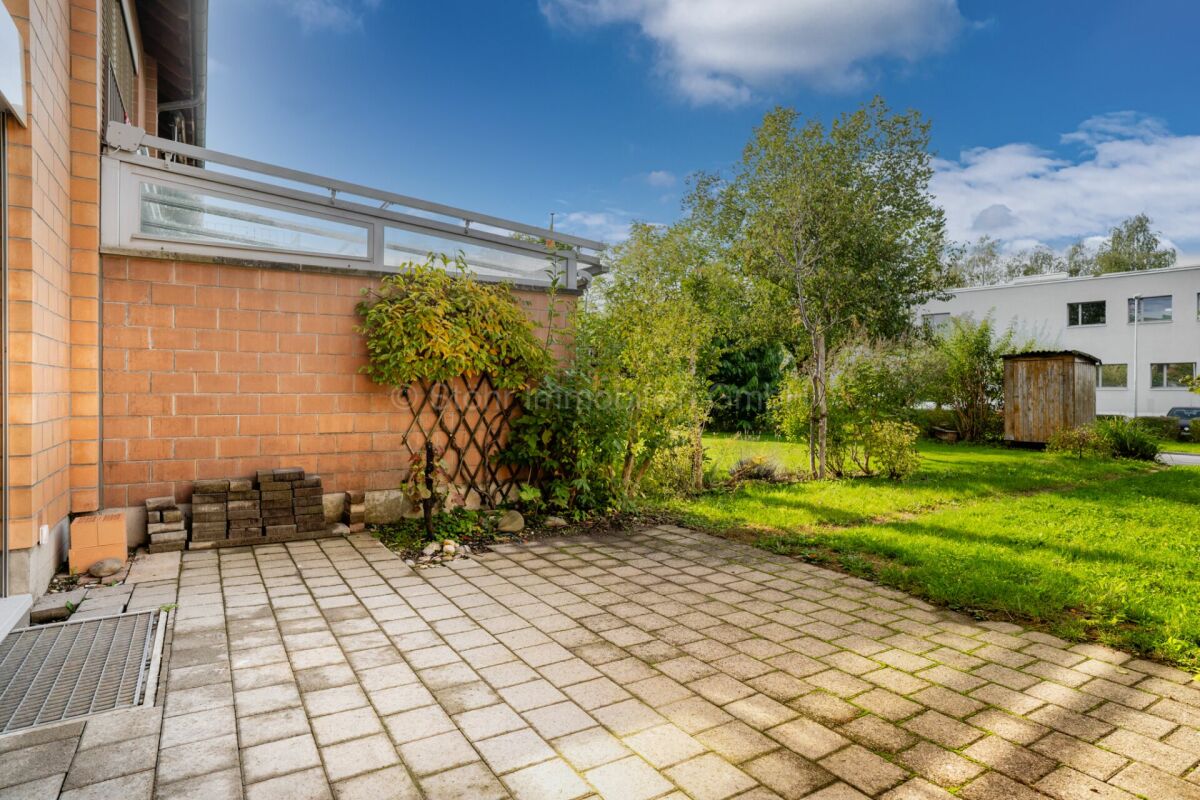 Garten-Terrasse mit Pflasterfläche