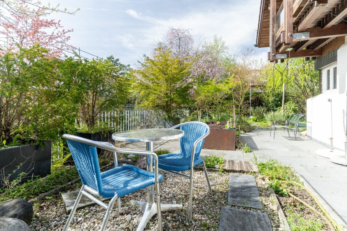 Garten- und Terrassenbereich mit Sitzgruppe