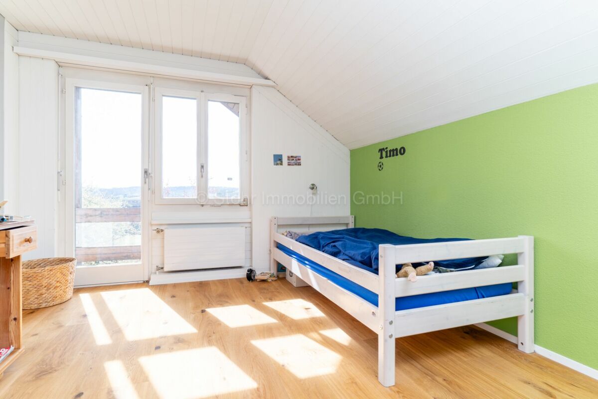 Kinderzimmer unter der Dachschräge