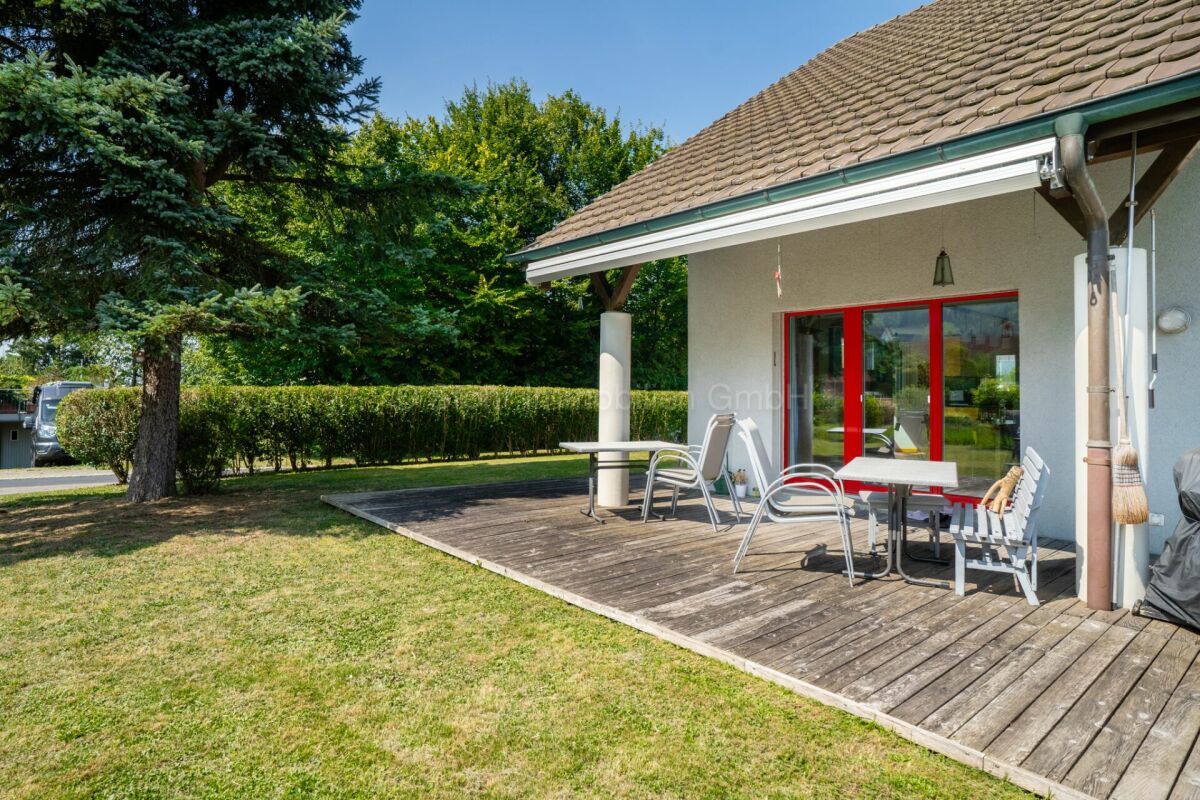 Haus mit Terrasse und Garten