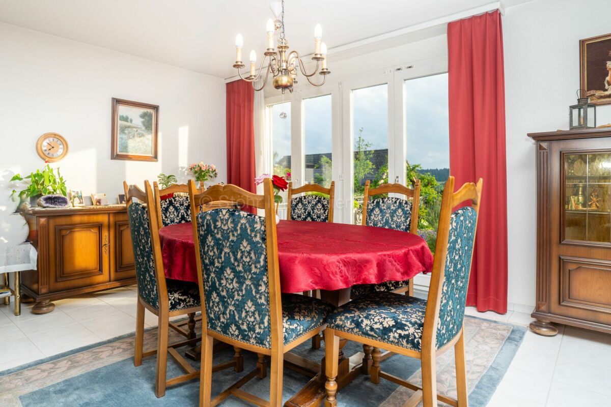 Esszimmer mit klassischer Möblierung