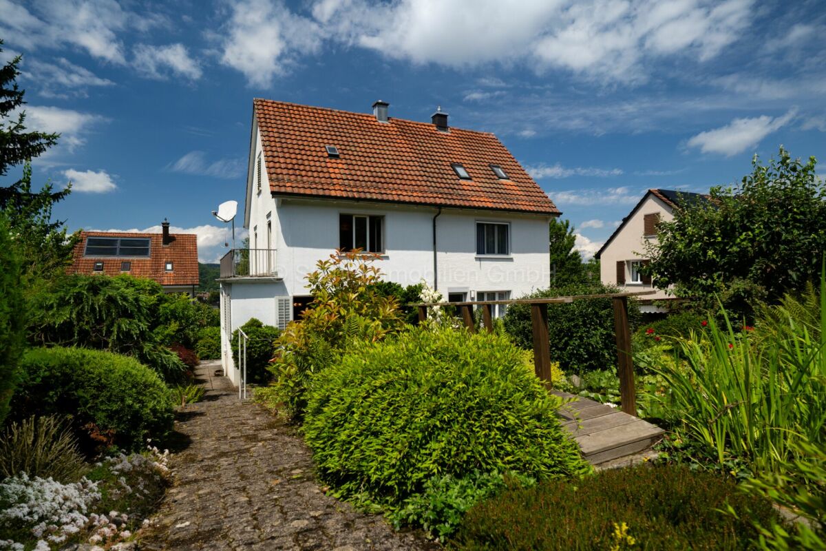 Gepflegtes Einfamilienhaus mit Garten