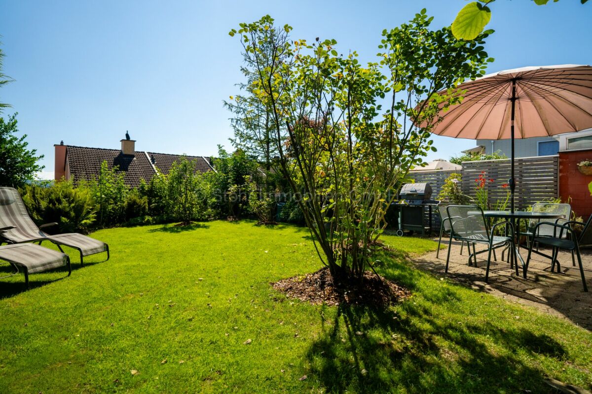 Garten mit Terrasse und Sitzbereich