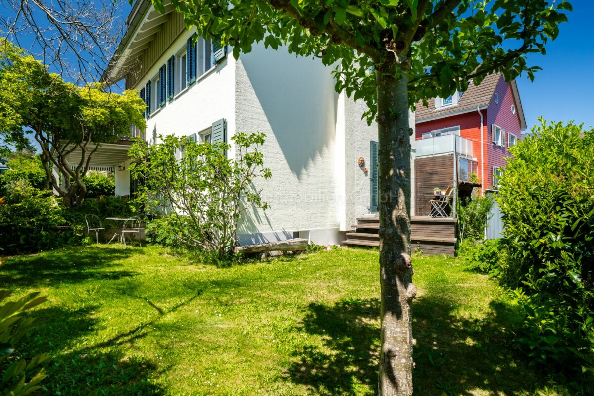 Gartenansicht eines Einfamilienhauses