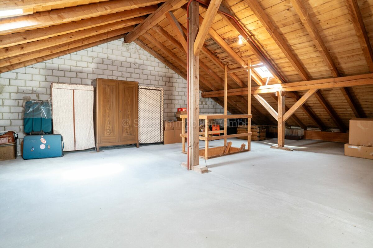Ausgebauter Dachboden mit Stauraum