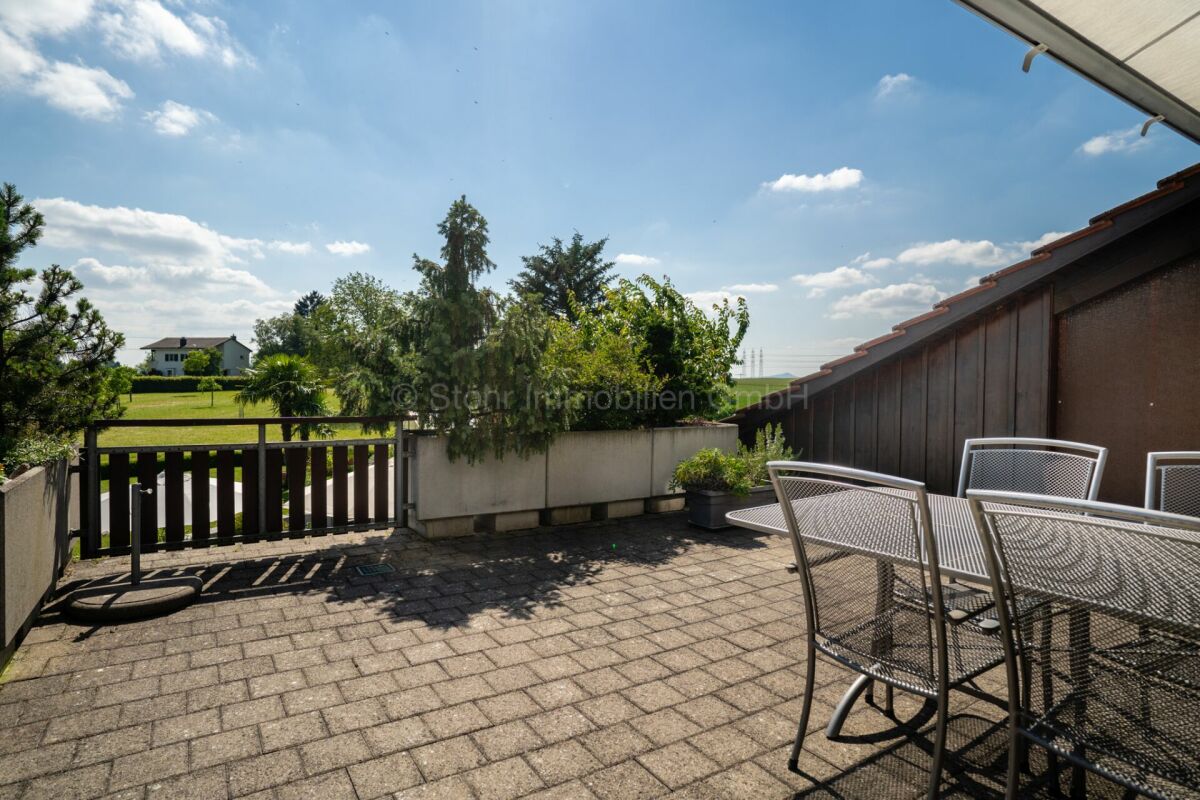 Terrasse mit Gartenblick