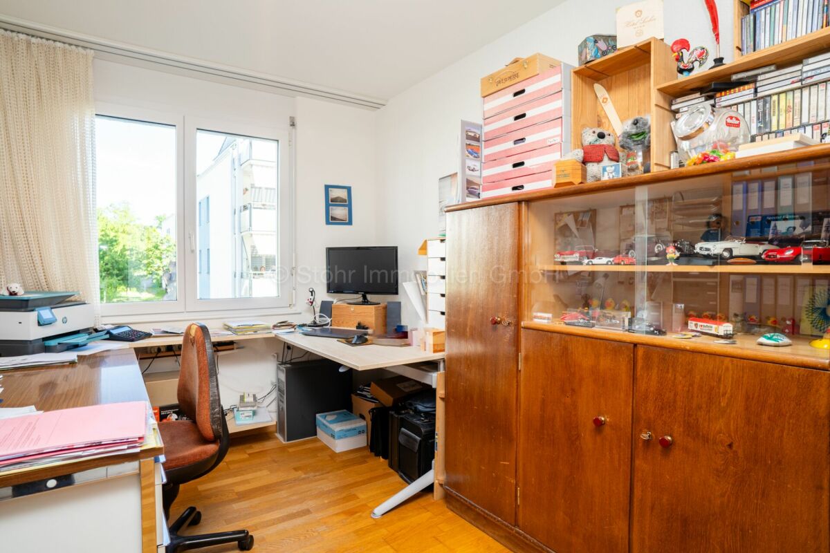 Arbeitszimmer mit Fensterecke