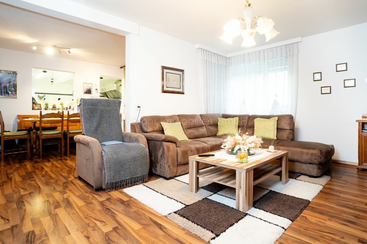 Wohnzimmer mit Essbereich