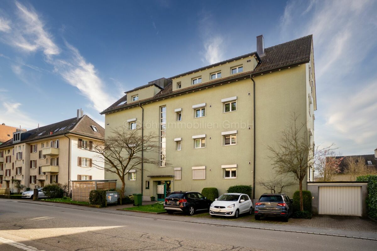 Mehrfamilienhaus in Wohnstraße