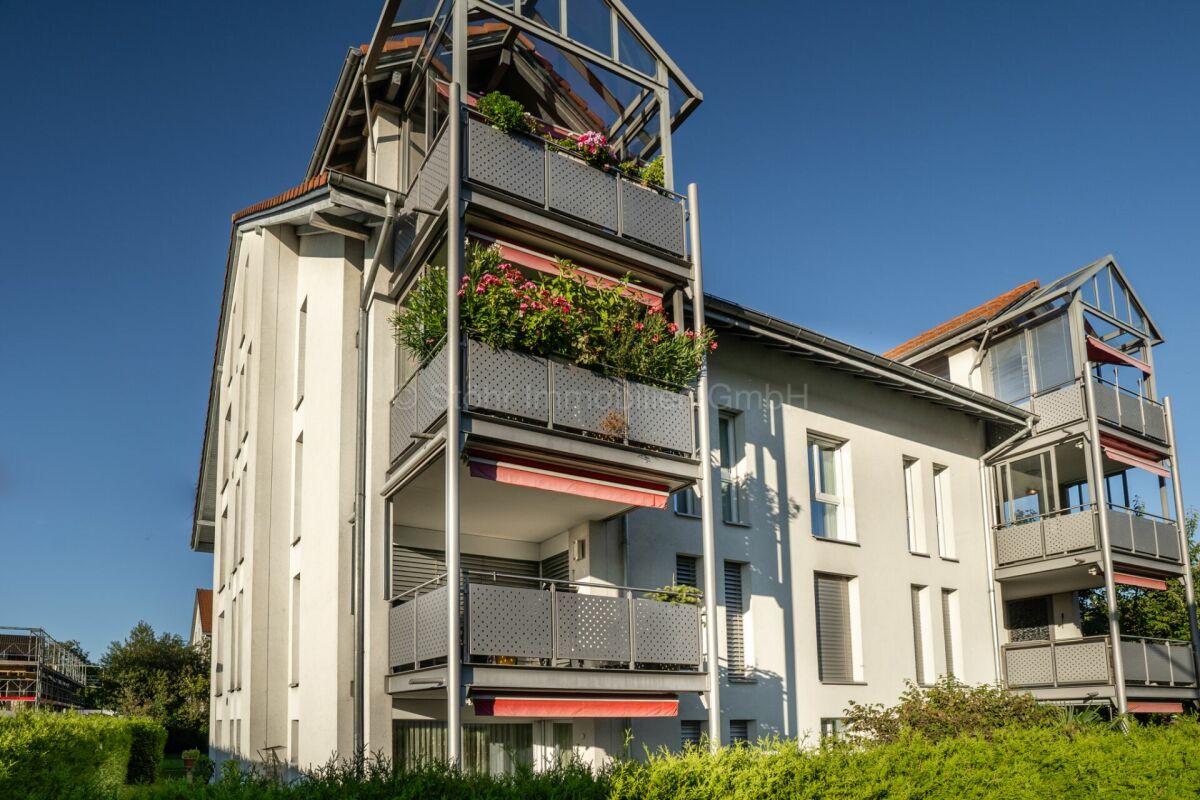 Mehrfamilienhaus mit Balkonen