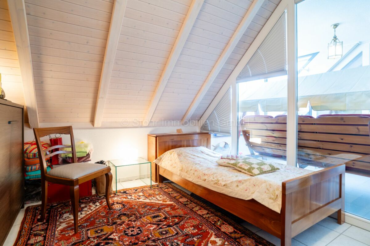Dachgeschoss-Schlafzimmer mit Balkon