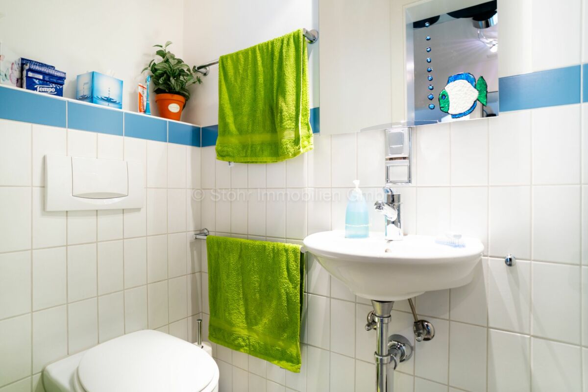 Gäste-WC mit Waschbecken