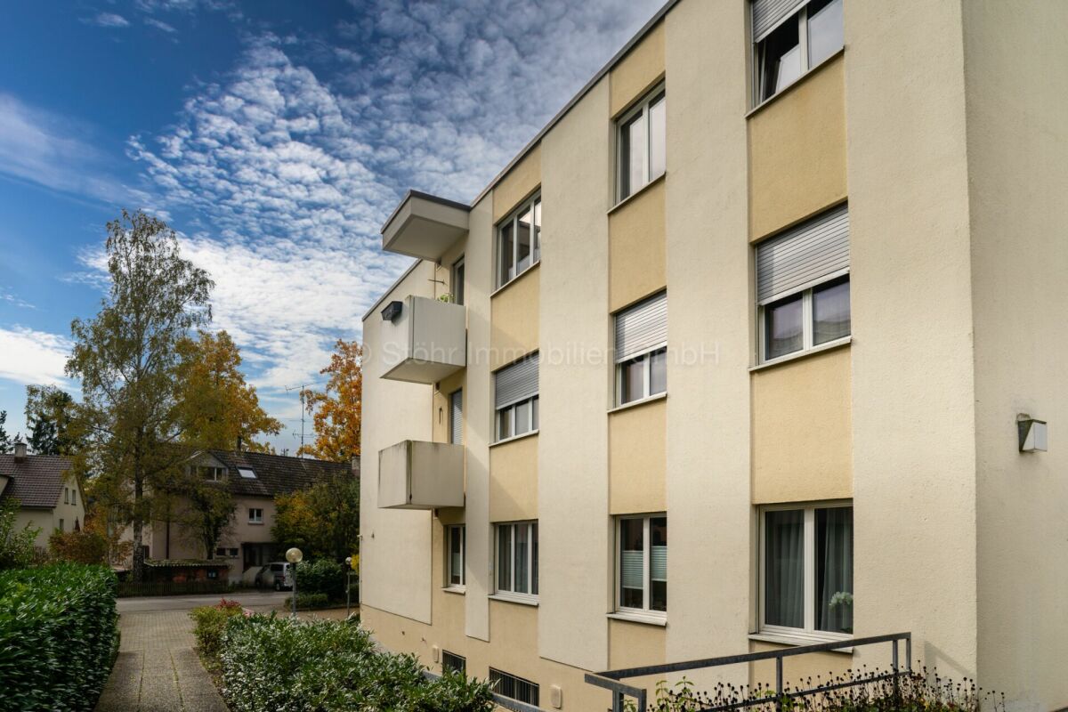 Mehrfamilienhaus mit Balkonen
