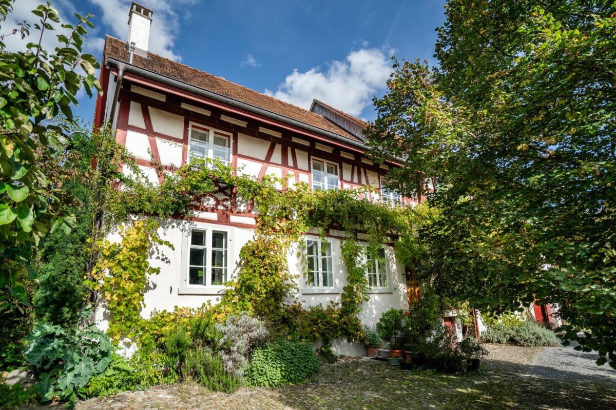 Historisches Fachwerkhaus im Grünen