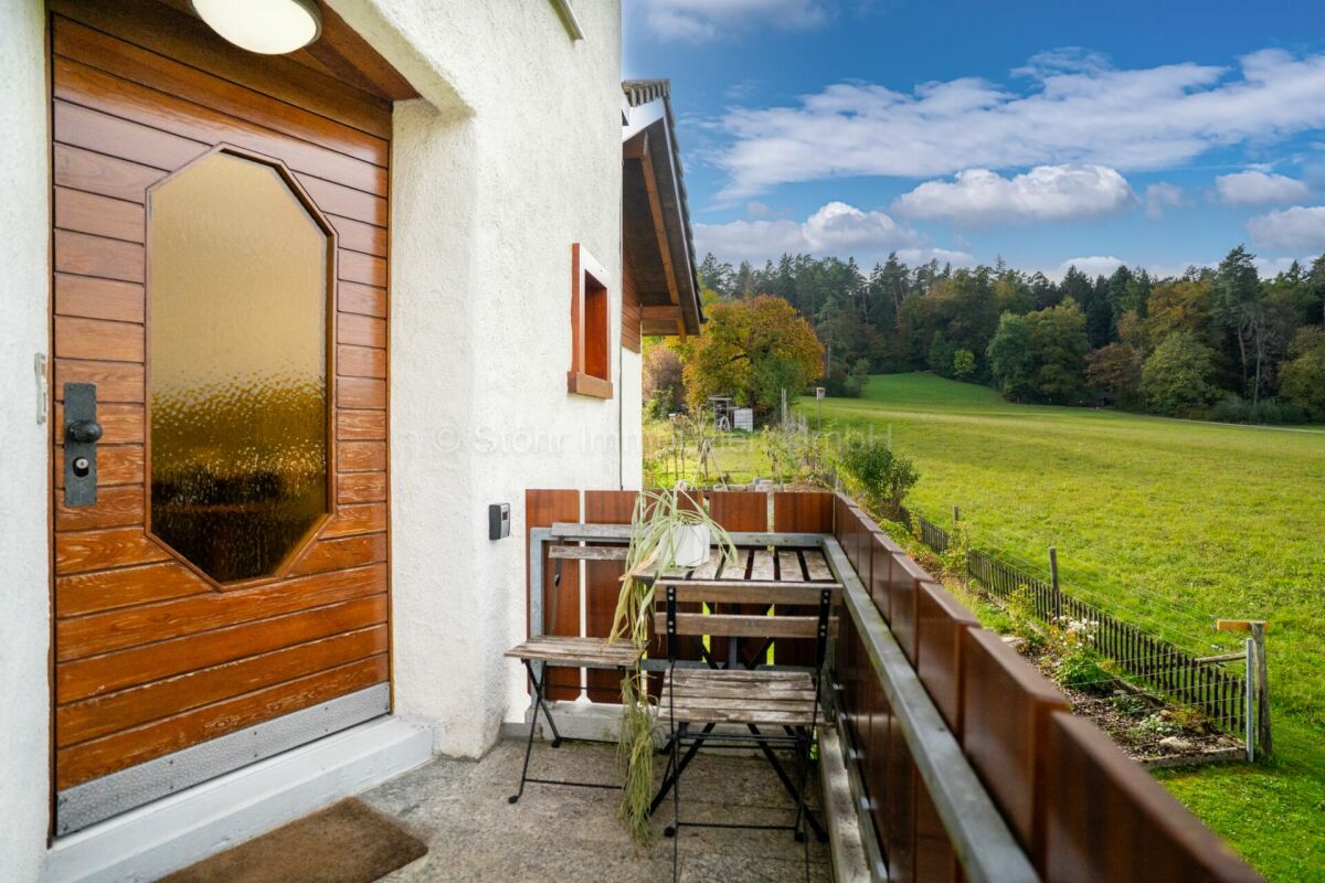 Balkon mit Feldblick