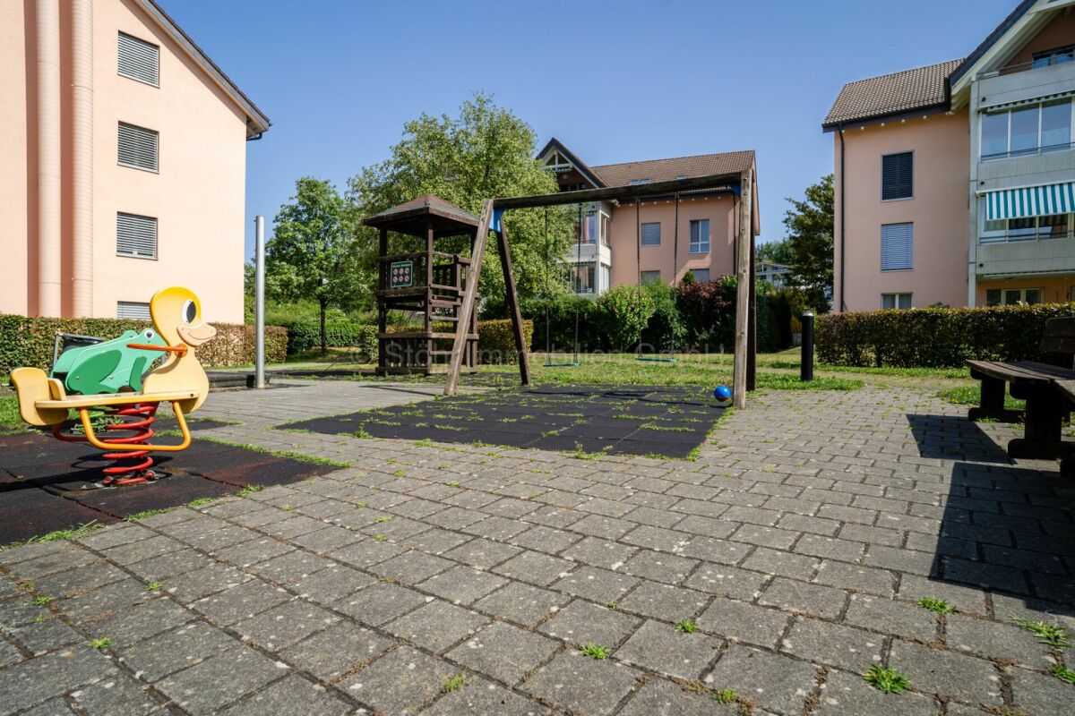 Spielplatz im Außenbereich einer Wohnanlage