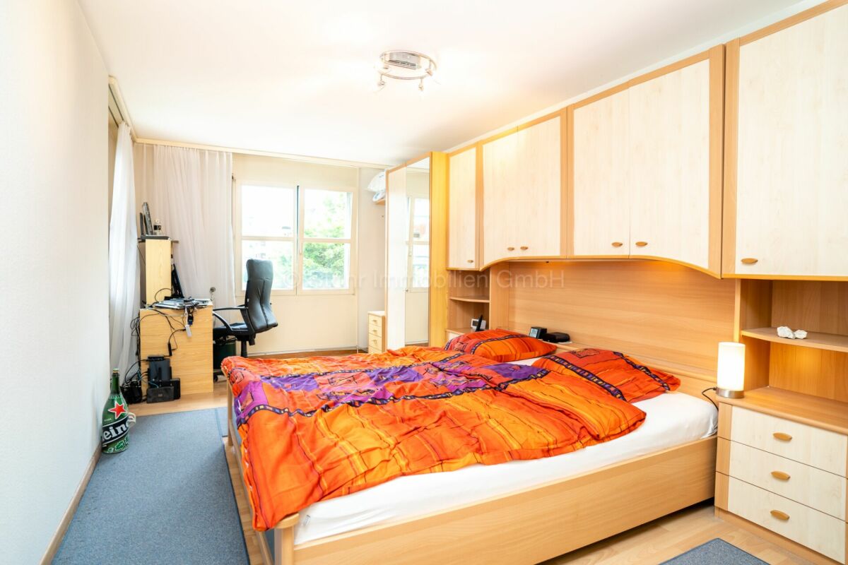 Schlafzimmer mit Einbauschränken
