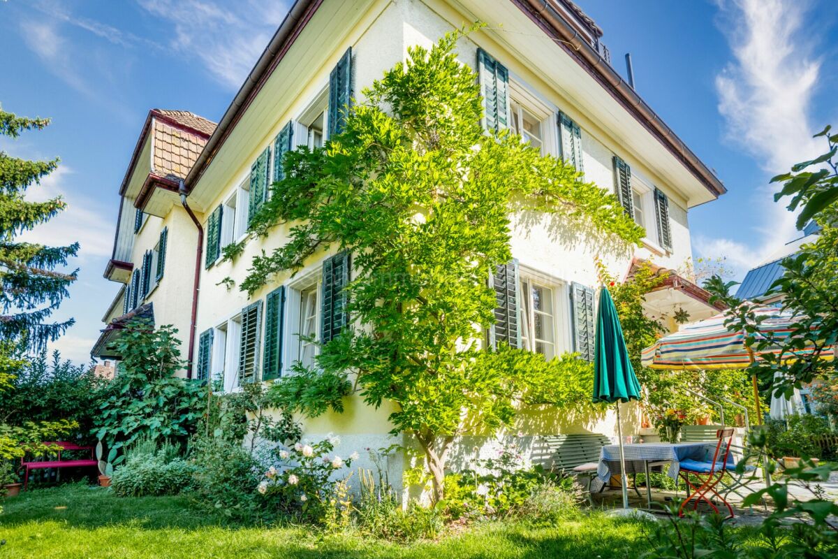 Helles Einfamilienhaus mit Garten